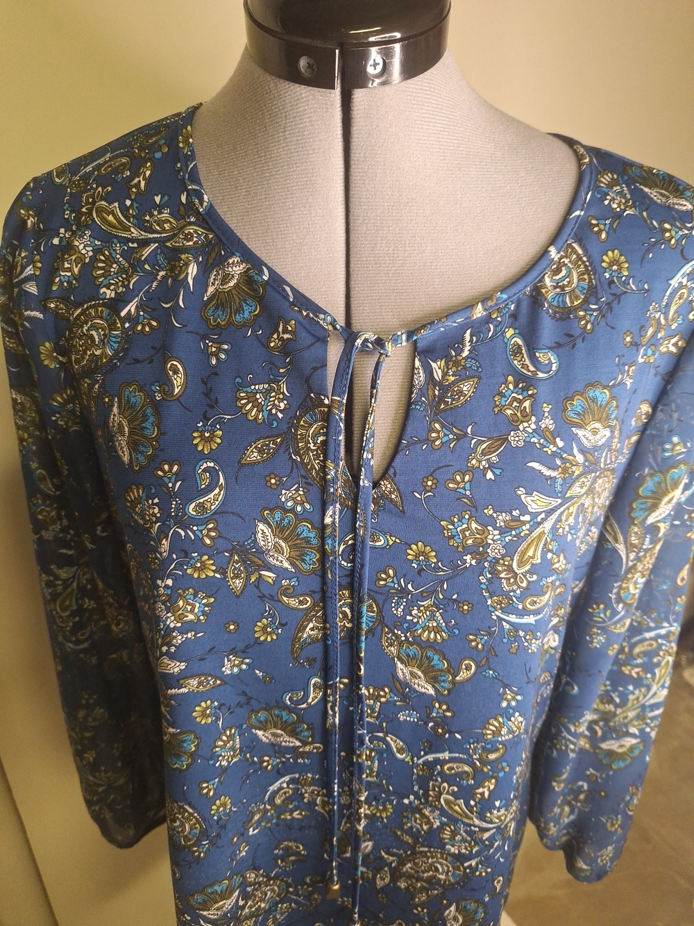 House of CB Blue Paisley Tie-Front Long Sleeve Top Size Med